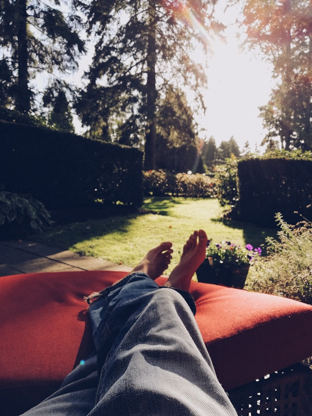 Backyard Summer Comfort Guide: Choosing Outdoor Cooling Products for Patios and Decks