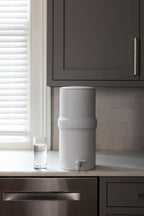 Boroux Compact Gravity-Fed Countertop Stainless Steel Water Filter System | 1.8 Gallons with 2 Authentic Black Foundation. Filters | Matte White